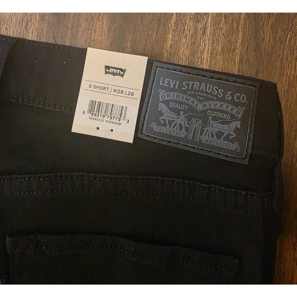 Levis Women’s 311 Shaping Skinny Jeans Black Size W 28 x L 28 NWT MSRP $69.50 - Picture 5 of 6